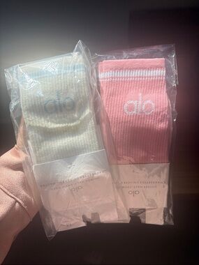ALO Yoga unisex and women’s large Socks - Pink & Cream (2-Pack)